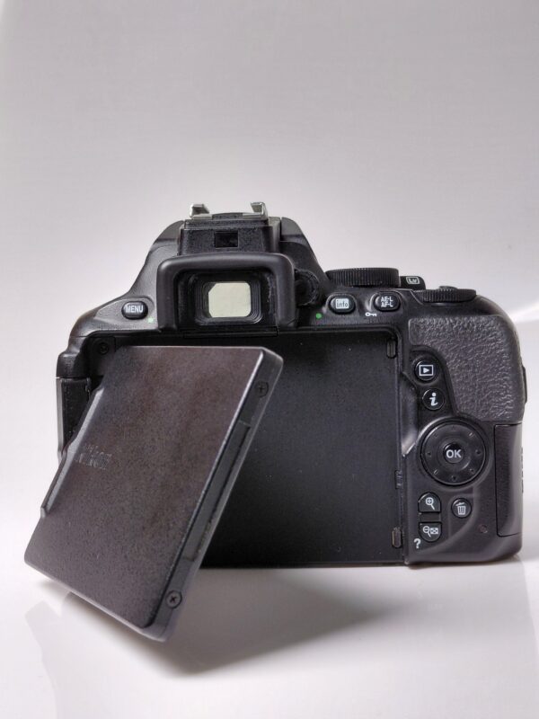 Nikon 5600 - Image 3